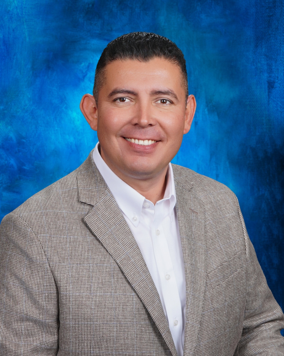 Enock Benavides, Principal