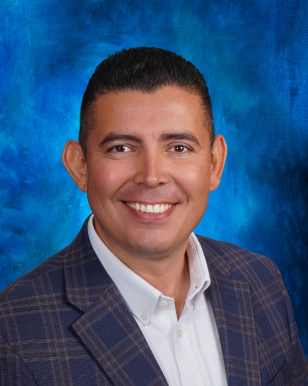 Enock Benavides, Principal