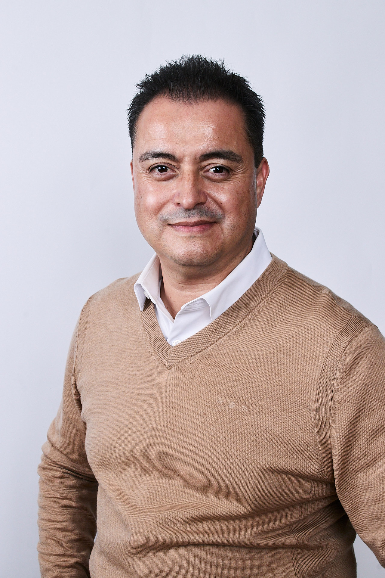Ismael_Headshot_2026.jpg